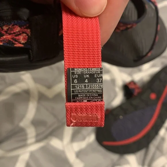 Chaco size ladies size 6 - Picture 3 of 3